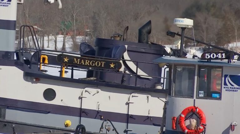 Tugboat Margot sails to (hopefully) stop ice jams on Mohawk River